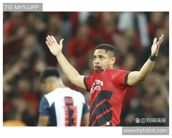 点头足球球星用顽强拼搏精神赢得球迷热爱与无数赛场辉煌瞬间