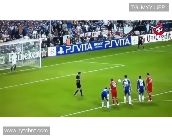 足球球星上场时的压迫感与球队表现之间的深刻联系与心理博弈分析