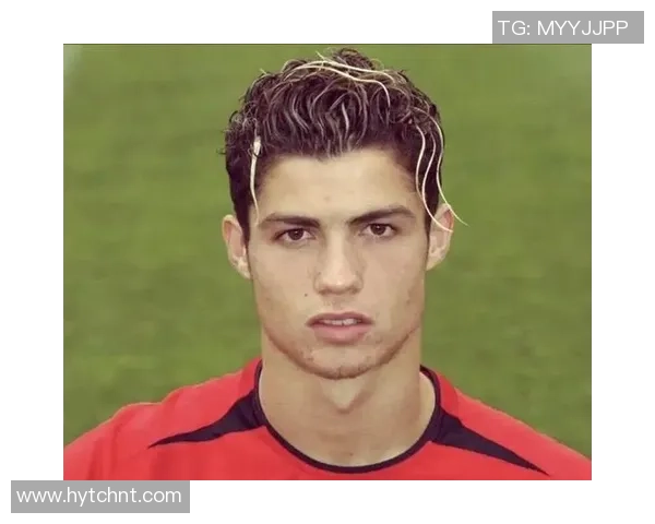 长发足球球星独特发型解析与赛场风采展示